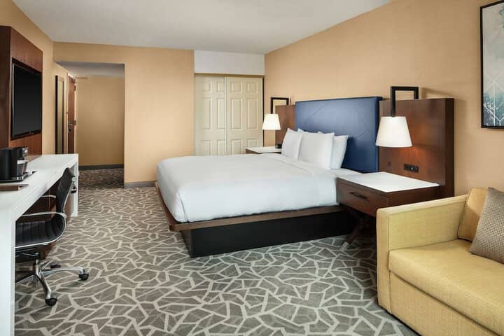 Room 10 of 42